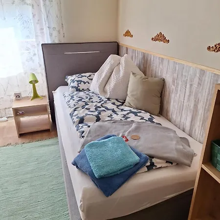 Haus Hoogendam ホームステイ *